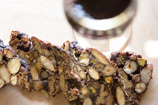 IN DEGUSTAZIONE CON ROSSI PROFUMATI E DI GRADAZIONE IN DEGUSTAZIONE CON ROSSI PROFUMATI E DI GRADAZIONE